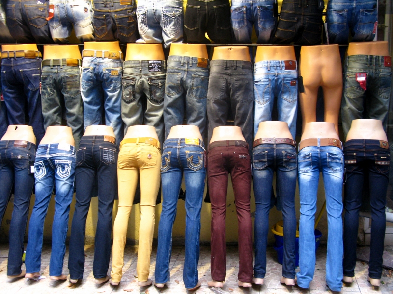 jeans_on_mannequins