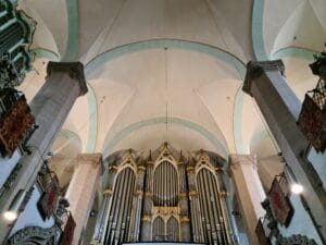 Organ - 4000 pipes - dating to 1800s.